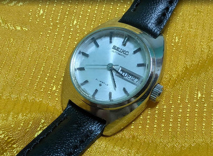 Vintage Pre-Owned Seiko Automatic 2706-0080 Ladies Watch 21 Jewels Japan 25mm Running Day Date Silver Dial Leather Strap