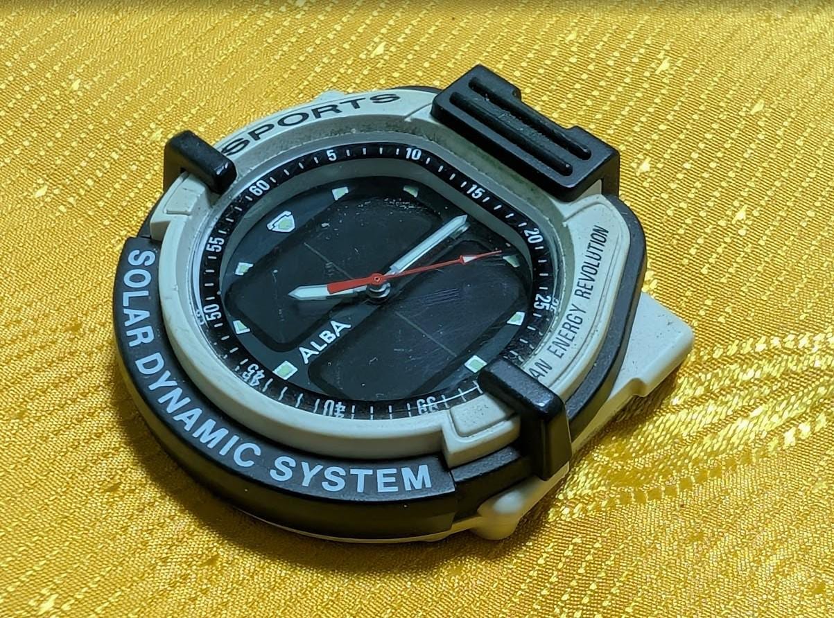 Vintage Pre-Owned Seiko Alba V851-5001 Solar Dynamic System Sports Watch 42mm Rare Futuristic Japan