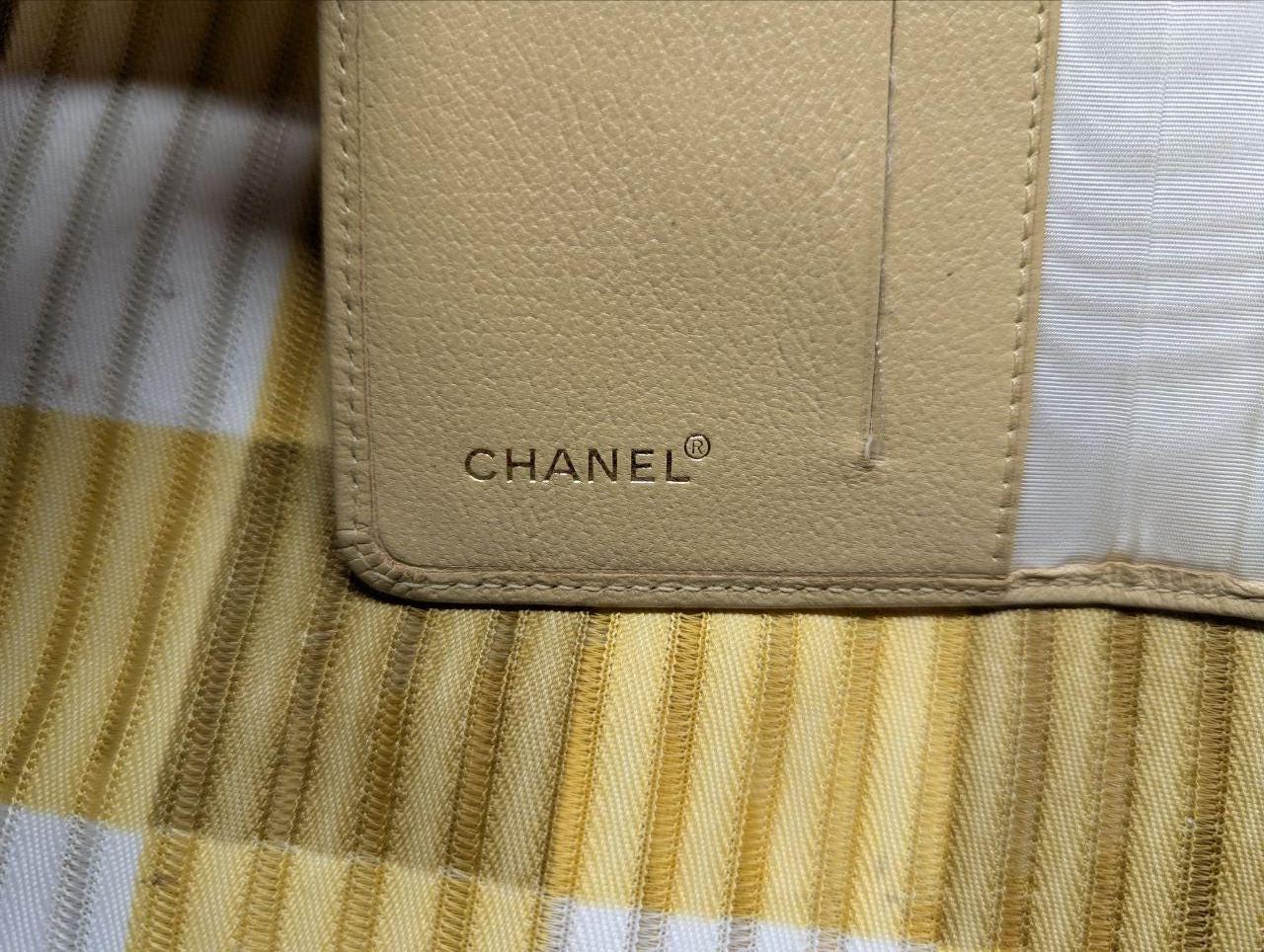 Vintage Chanel Beige Leather Card Holder Wallet Small Classic Designer Accessory With CC Logo Made In France Authentic Pre Owned