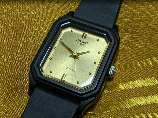 casio lq-142 gold dial vintage Pre-Owned small watch minimalist black quartz japan women unisex. Case 22mm.New Battery