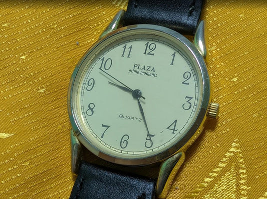Plaza Prime Moments Vintage Pre-Owned Quartz Watch 33mm Classic Minimalist Dress Watch Elegant Style Working