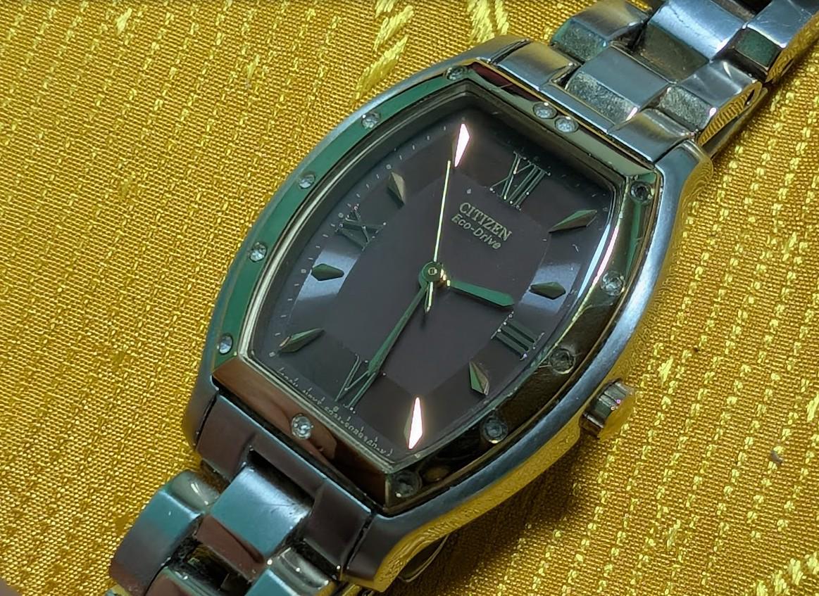 Citizen Eco Drive E031-5059046 Vintage Pre-Owned Japanese Tank Style Watch 24mm Elegant Womens Watch