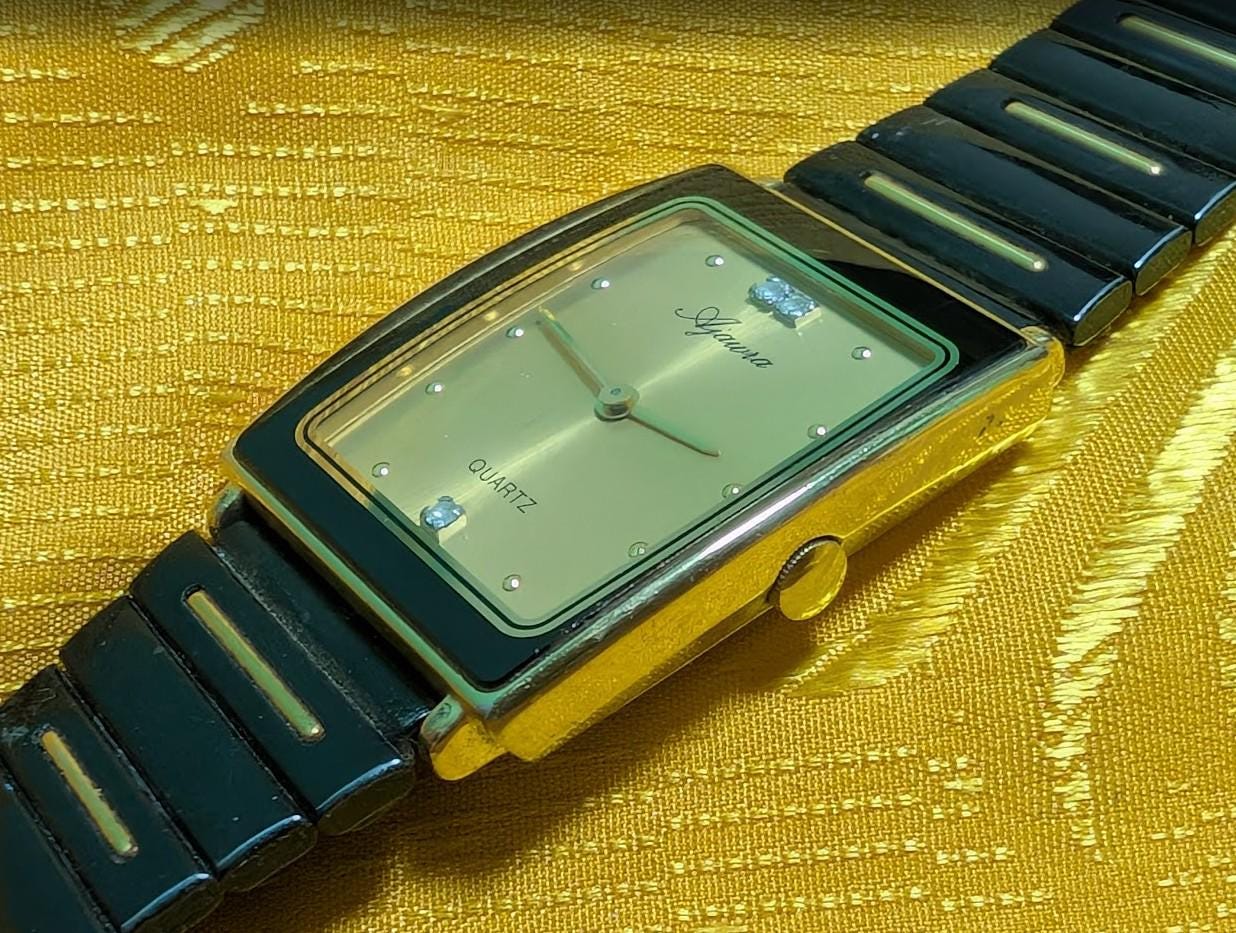 Ajawra Quartz Vintage Pre-Owned Watch A-101M Rectangular Gold Dial Classic Design .case 25mm.New battery