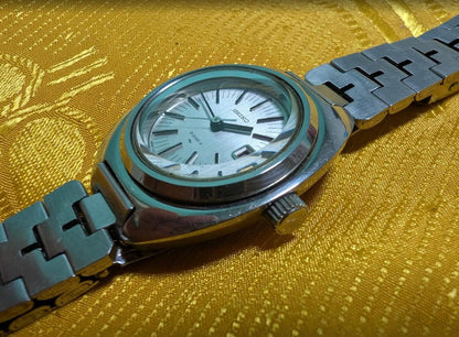 Seiko 2202-0050 Ladies Watch Japan Vintage Pre-Owned Working 21 Jewels Silver Dial Original Bracelet Collectible Timepiece