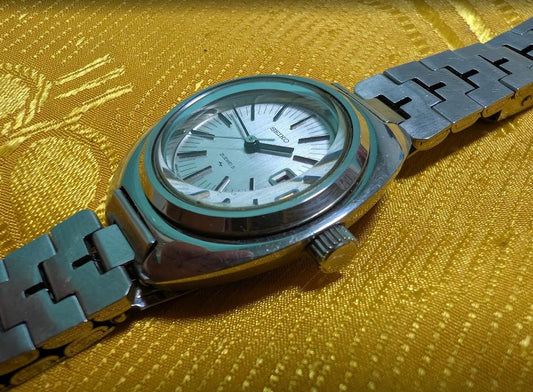 Seiko 2202-0050 Ladies Watch Japan Vintage Pre-Owned Working 21 Jewels Silver Dial Original Bracelet Collectible Timepiece