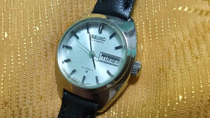 Vintage Pre-Owned Seiko Automatic 2706-0080 Ladies Watch 21 Jewels Japan 25mm Running Day Date Silver Dial Leather Strap