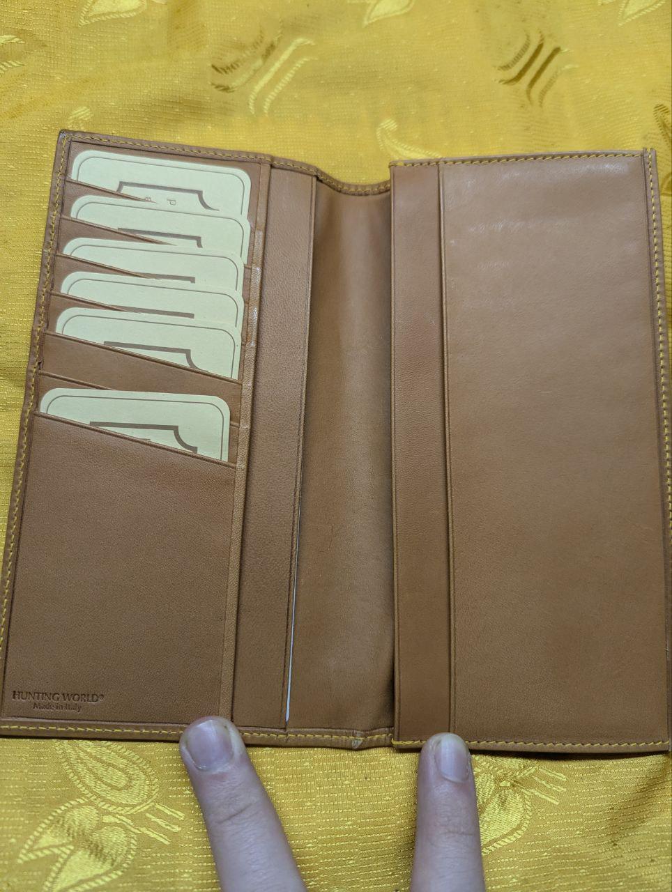 Pre-Owned Authentic Hunting World Wallet, Italian Leather