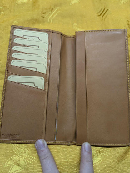 Pre-Owned Authentic Hunting World Wallet, Italian Leather