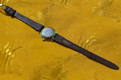Vintage Pre-Owned Hennessy Paris Women’s Watch – Gold Tone – Premium Strap – Elegant Minimalist