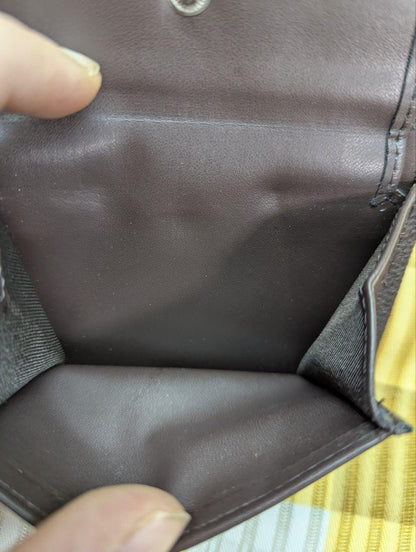 Pre-Owned Men's wallet made of Italian leather with coin case