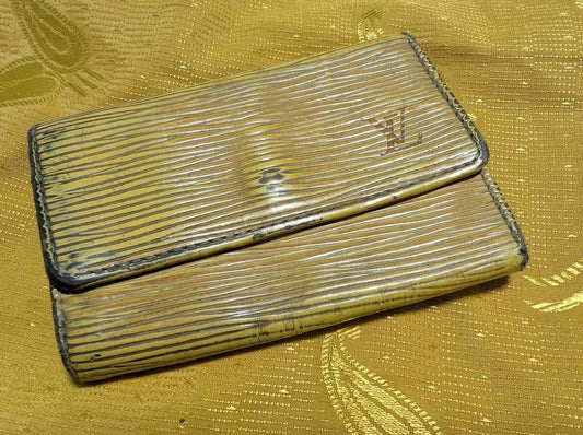 Louis Vuitton Epi Leather Key Holder Wallet Vintage Pre-Owned Yellow 4 Hooks Made in Spain LV Organizer Classic