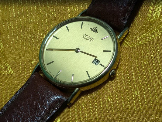 Vintage Pre-Owned Seiko Quartz 5Y39-7010 Japan Ultra Thin Minimalist Men Watch 33mm Working Gold Dial
