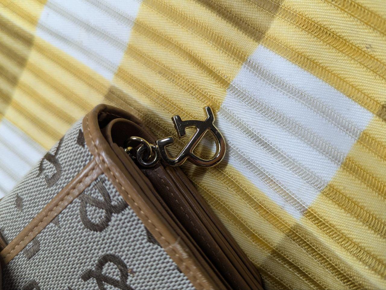 Vintage Pinky Dianne Logo Wallet Beige Brown Canvas Leather Long Wallet Designer Womens Wallet Pre Owned Authentic Japan Brand
