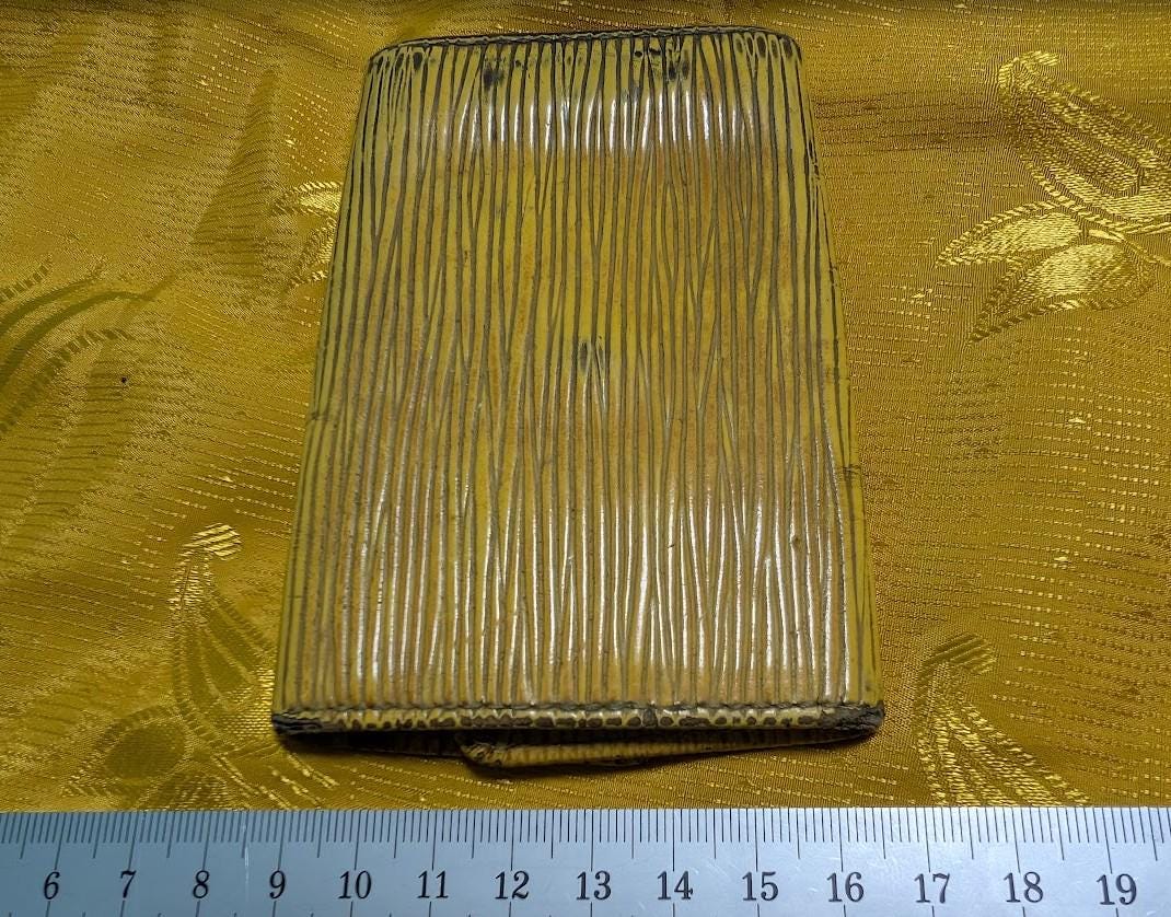 Louis Vuitton Epi Leather Key Holder Wallet Vintage Pre-Owned Yellow 4 Hooks Made in Spain LV Organizer Classic