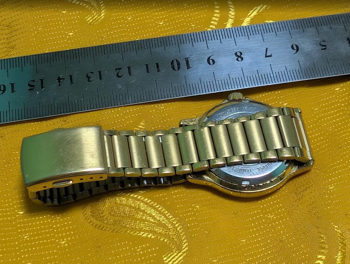 Vintage Pre-Owned Ricoh Quartz 352102 Japan Watch 10 BAR Water Resist Stainless Steel Bracelet 36mm Classic Dress Wristwatch