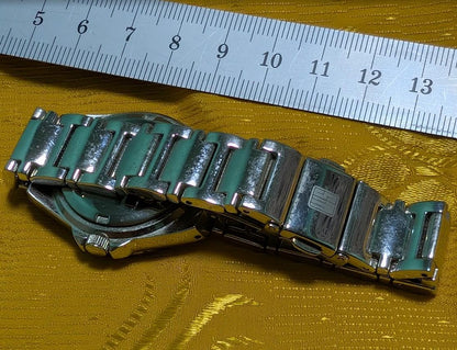 Salvatore Marra SM6501 Vintage Pre-Owned Women Watch 100 Diamonds Crystal Bezel Mother of Pearl Dial 33mm Case Steel Bracelet Elegant