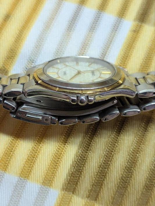 Vintage Pre-Owned Rare Seiko Dolce 8J41-0AF1 HAQ Quartz Watch White Textured Dial Stainless Steel Bracelet Japan
