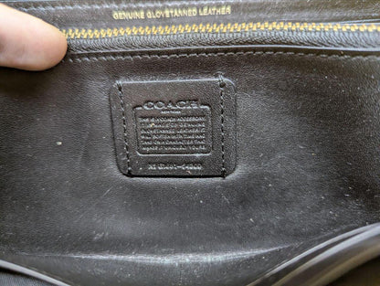 Vintage Pre-Owned Coach Long Zip-Around Wallet Genuine Glovetanned teather , Black
