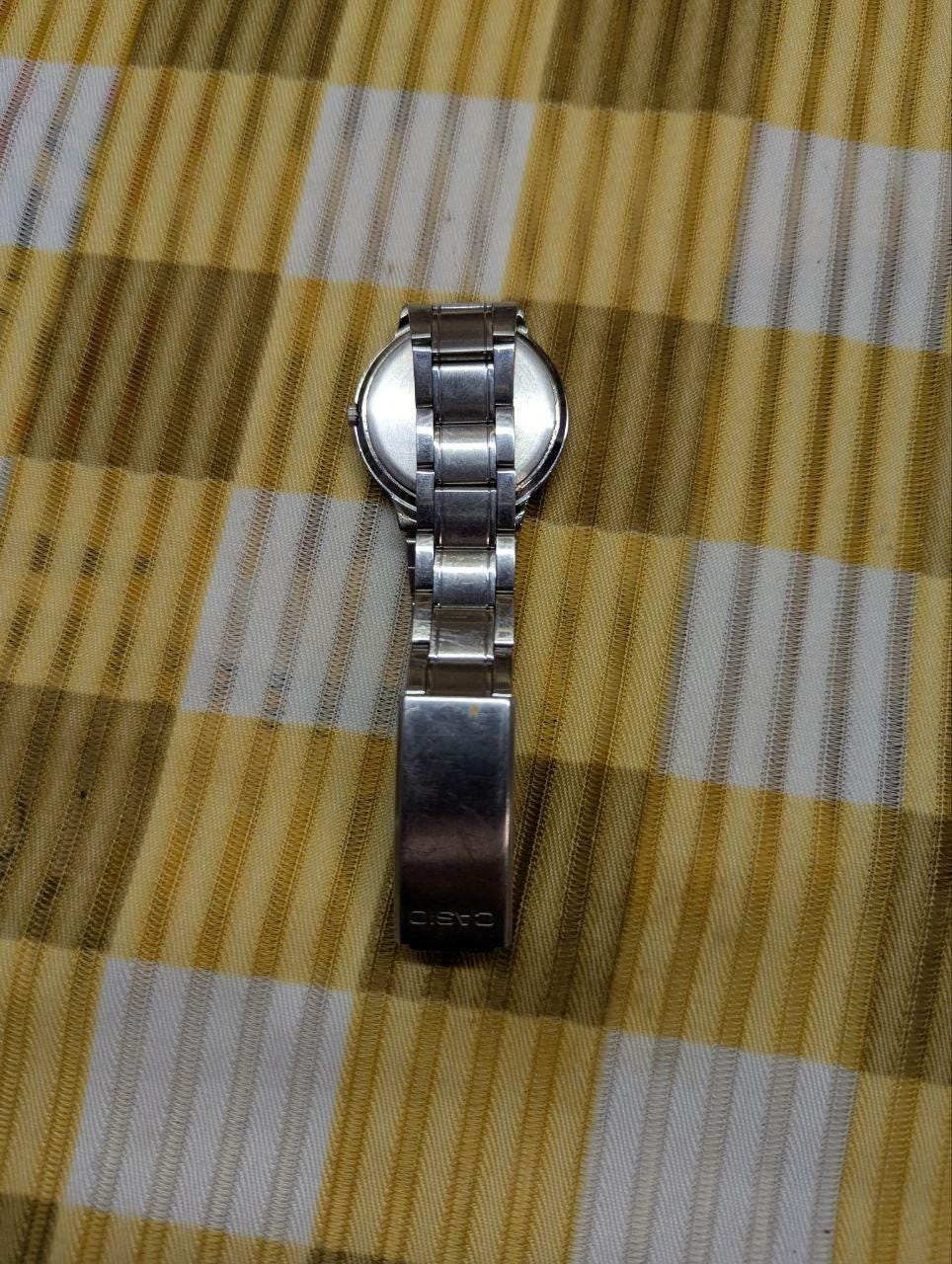 Vintage Pre-Owned Casio MTP-1131 705 Quartz Watch White Dial Stainless Steel Bracelet Japan Movement Men’s Wristwatch