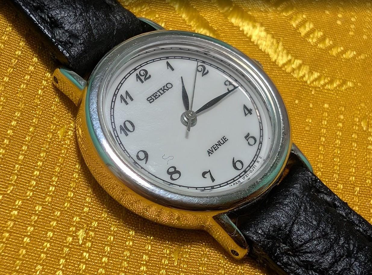 Rare Vintage Pre-Owned Seiko Avenue 1F21-0C40 JDM Ladies Quartz Watch Japan White Dial Japanese Kanji Caseback 24mm