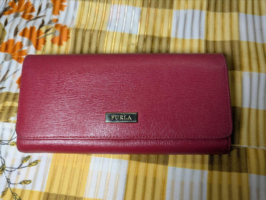 Furla Red Textured Leather Long Wallet – Pre-Owned Designer Accessory
