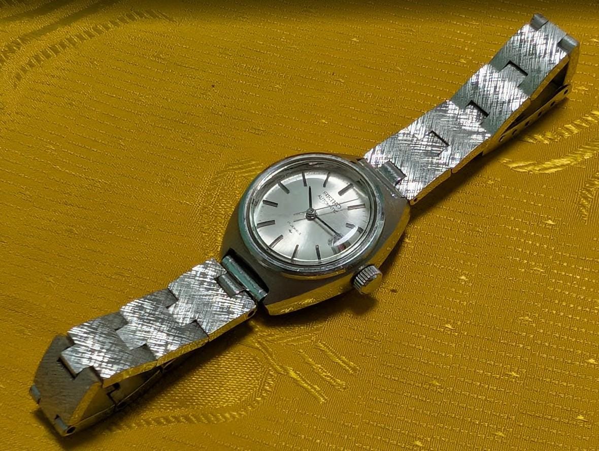 Rare 1970s Vintage Pre-Owned Seiko 2205-0100 Ladies Automatic Watch, 23mm Silver Dial, 17 Jewels, Stainless Steel, Working Video,  Japan