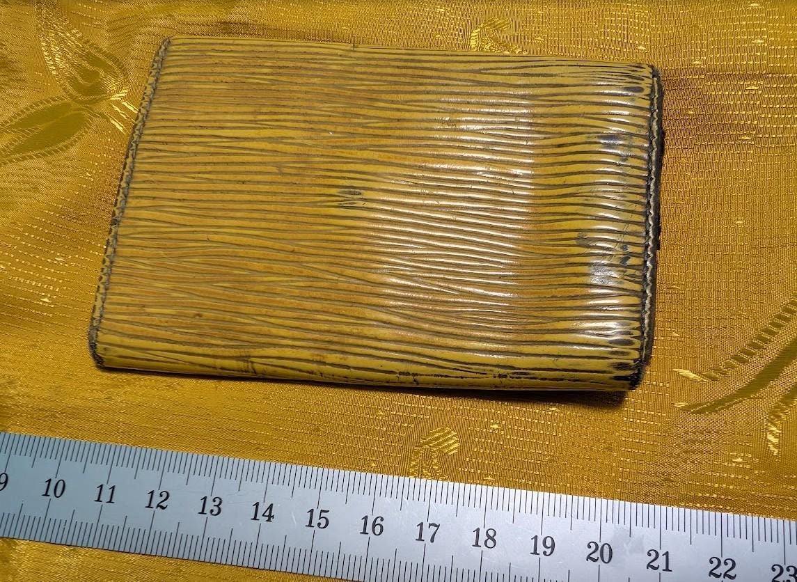 Louis Vuitton Epi Leather Key Holder Wallet Vintage Pre-Owned Yellow 4 Hooks Made in Spain LV Organizer Classic
