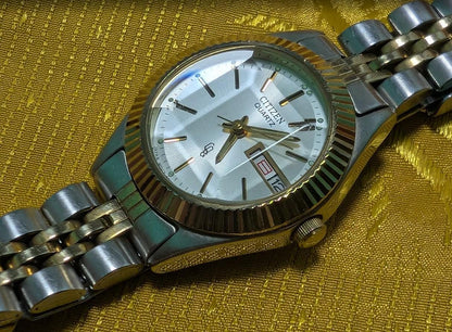 Vintage Pre-Owned Citizen Quartz 6000-K09346 Watch 25mm Day Date Original Bracelet New Battery Working Video Japan Silver Dial