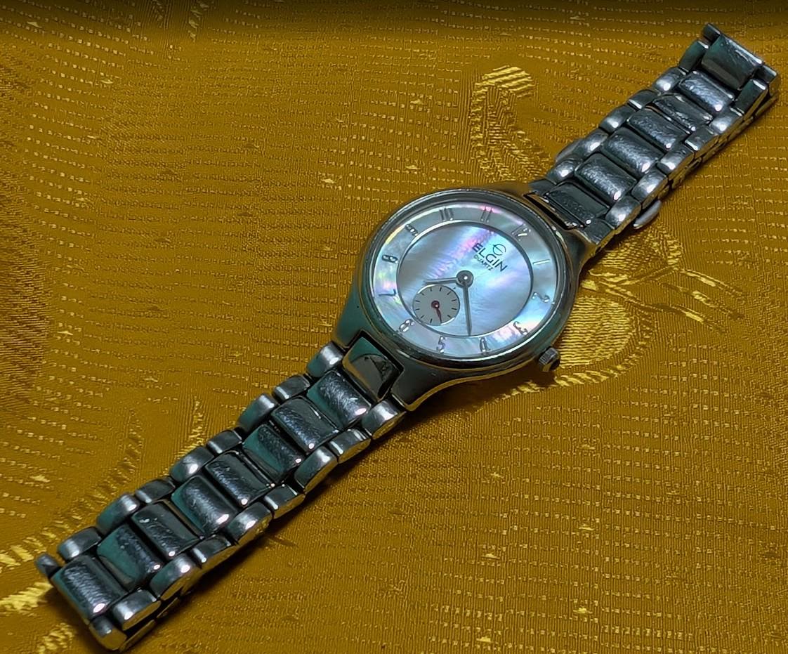 Rare Vintage Pre-Owned Elgin FK-1288 Ladies Watch Mother of Pearl Dial Small Seconds 21mm Working Quartz