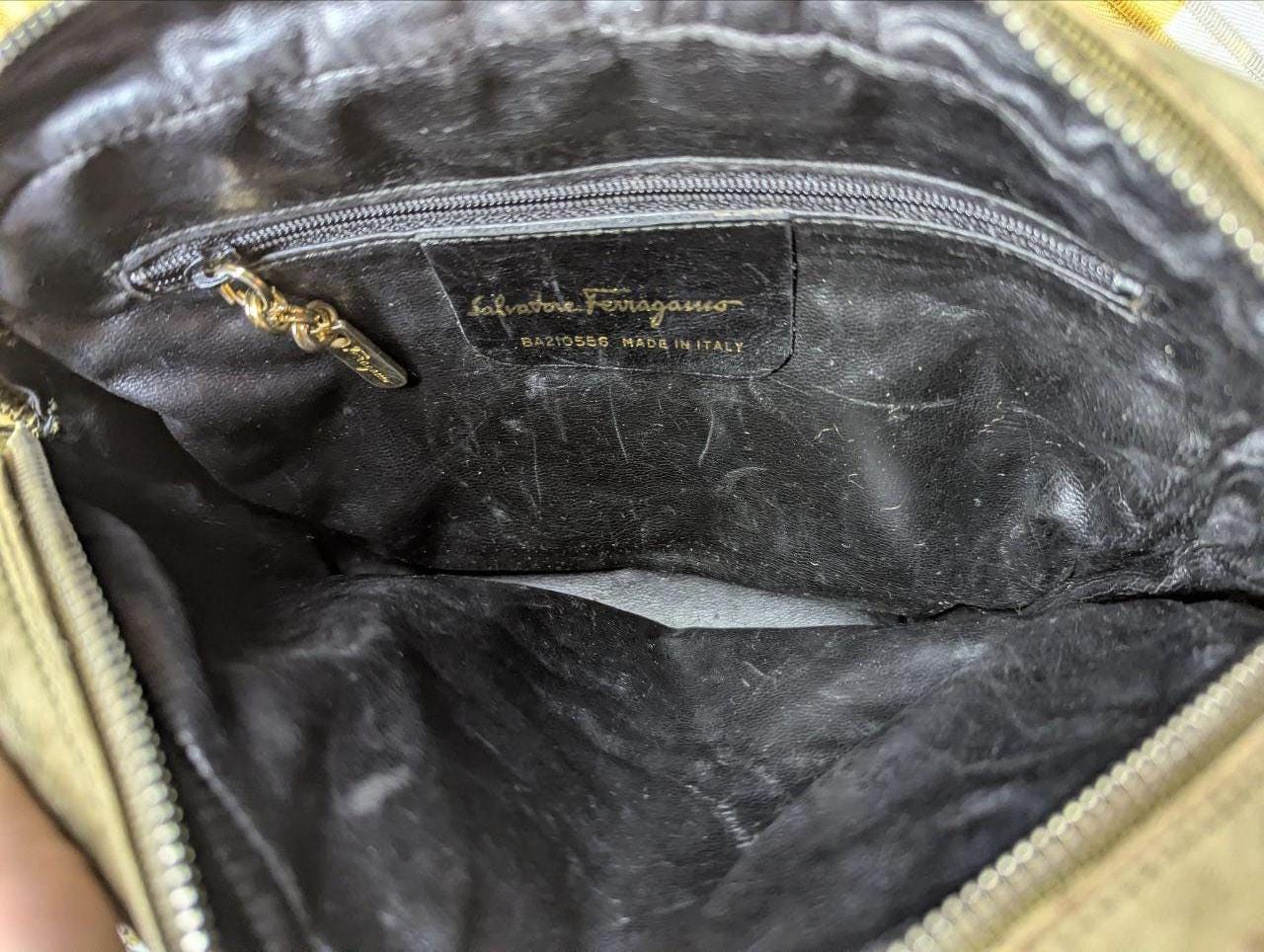 Vintage Pre-Owned Salvatore Ferragamo Leather Crossbody Bag Khaki Green Made in Italy Designer Shoulder Bag