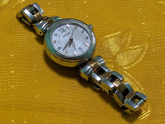 Vintage Pre-Owned Seiko Radio Wave Control Solar 1B21-0AK0 Womens Watch 25mm Premium Japan Solar Working Watch