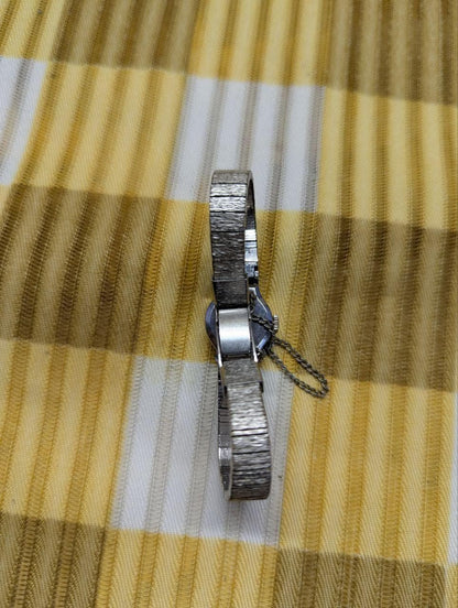 Vintage Pre-Owned Seiko Ladies Mechanical Watch 21 Jewels Silver Tone Dress Wristwatch Working Japan 10-0900 Petite Bracelet Watch Vintage Jewelry