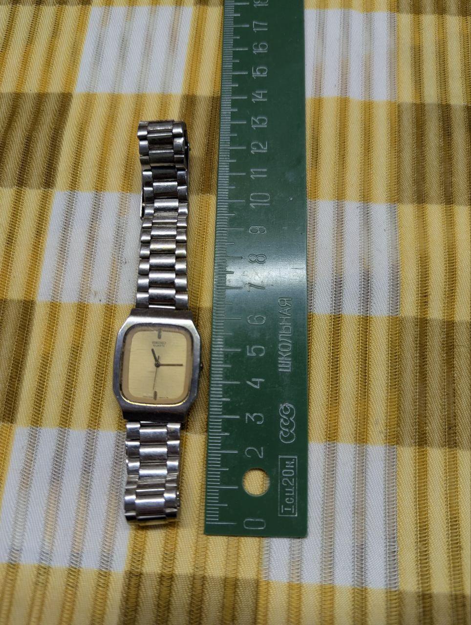 Vintage Pre-Owned Seiko Quartz 2C21-5330 Tank Watch Silver Tone Stainless Steel Bracelet Watch Rectangular Japan Ladies Watch