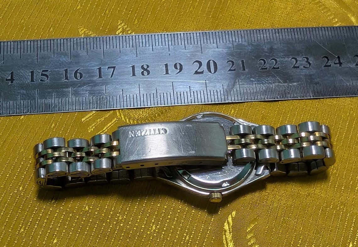 Vintage Pre-Owned Citizen Quartz 6000-K09346 Watch 25mm Day Date Original Bracelet New Battery Working Video Japan Silver Dial