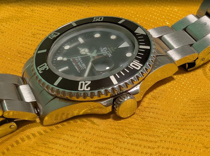 Vintage Pre-Owned Elgin Treasure Diver FK-272 Swiss Quartz Watch 350M Diver Screw Down Crown Jewel Movement 40mm Rare.New battery.