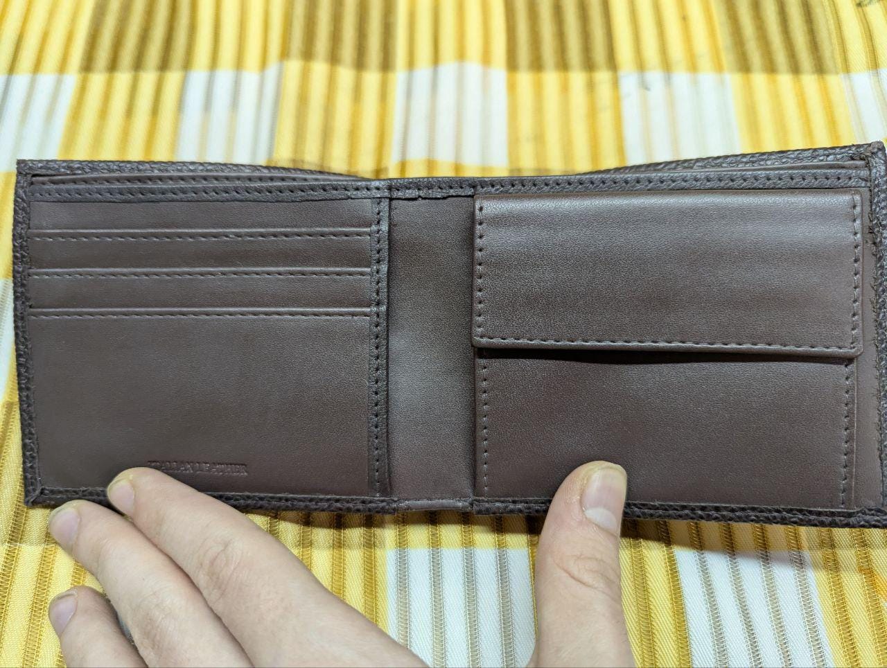 Pre-Owned Men's wallet made of Italian leather with coin case