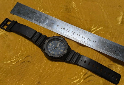 Vintage Pre-Owned Casio MRW-200H Blue Dial Diver Style Watch Rotating Bezel Early No Letter After H Version.New battery