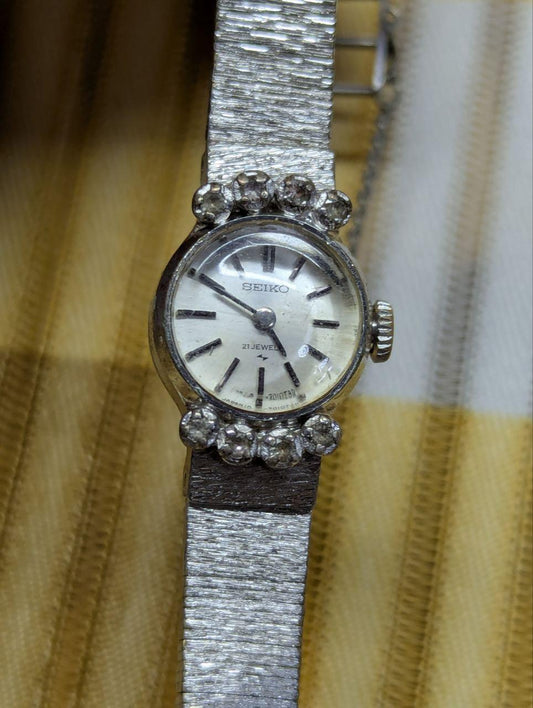 Vintage Pre-Owned Seiko Ladies Mechanical Watch 21 Jewels Silver Tone Dress Wristwatch Working Japan 10-0900 Petite Bracelet Watch Vintage Jewelry