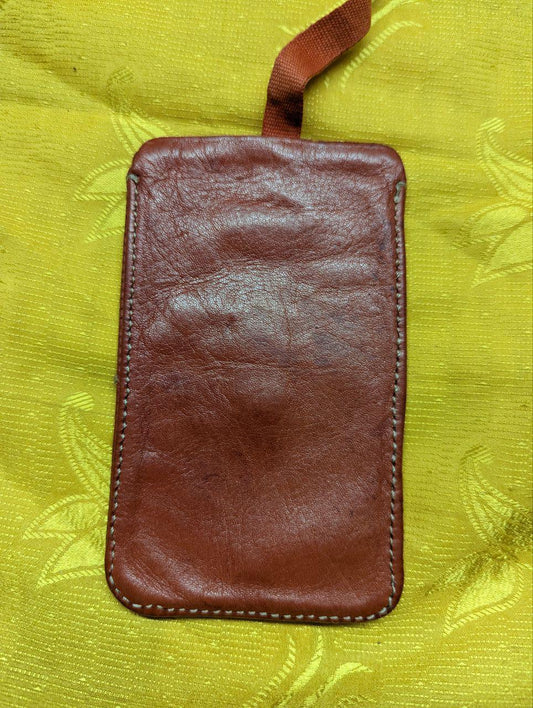 Pre-Owned Leather case for push-button phone Christian Peau, Red