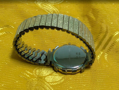 RARE Helena Rubinstein Ref 1018 Vintage Pre-Owned Quartz Watch 32mm Expansion Bracelet For Parts Repair Swiss Made