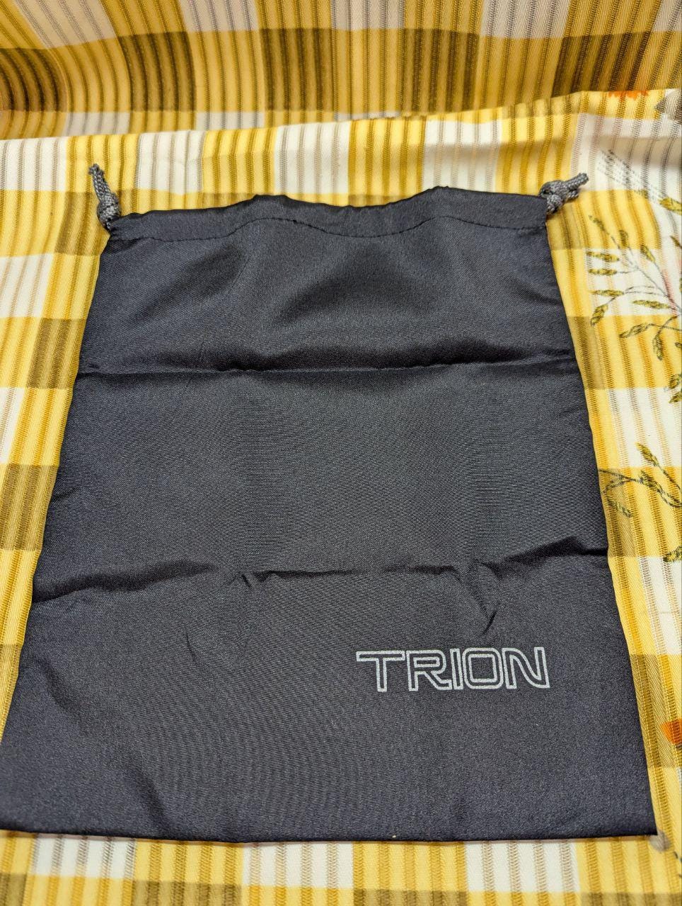 Pre-Owned TRION bifold Wallet Black with Bag & Box