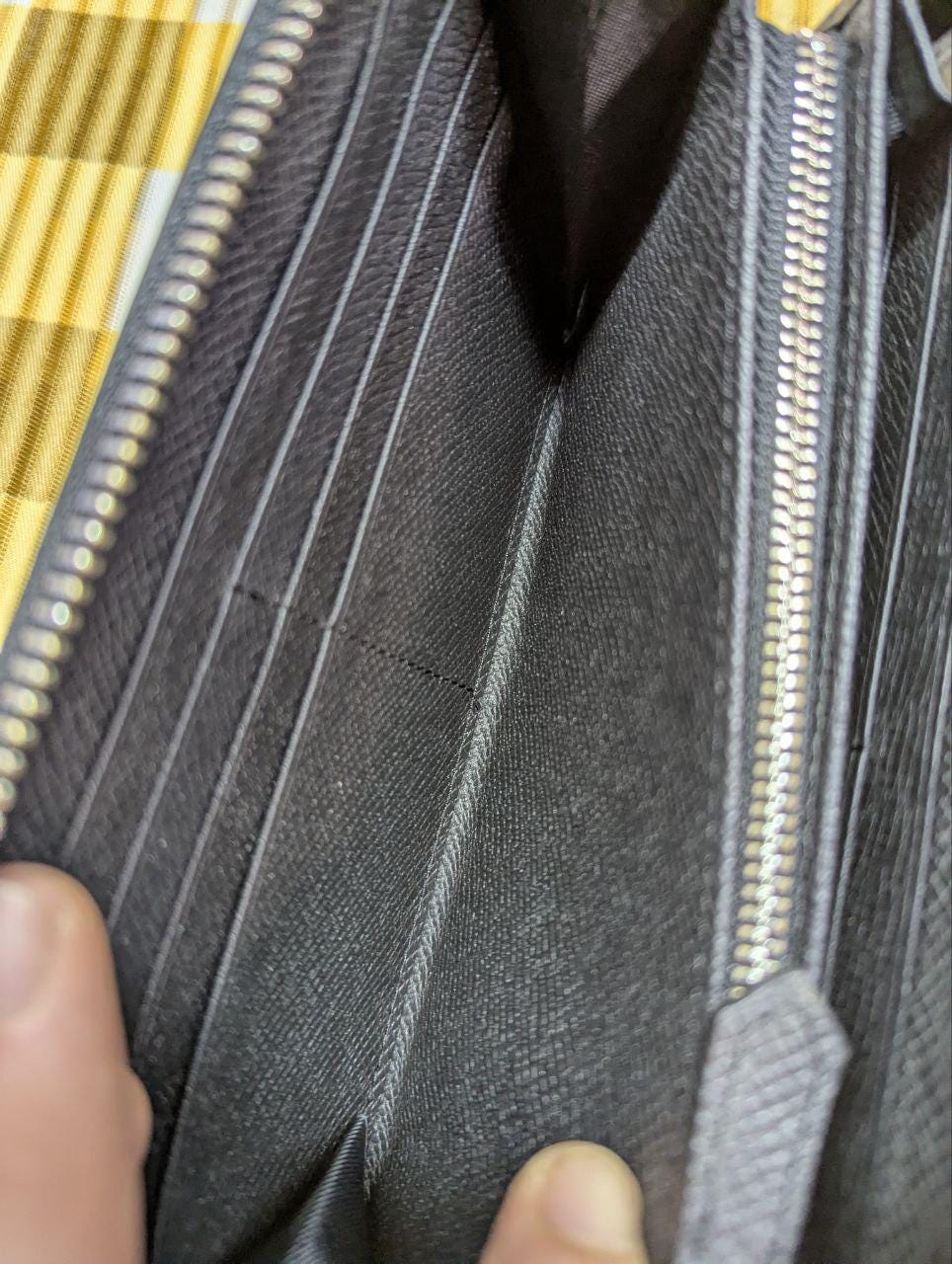 Pre-Owned Peyne Long Men's Leather Carbon Zip Around Wallet Bifold