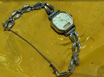 Rare Vintage Pre-Owned Seiko Quartz E029-5080 Womens Watch Japan Original Bracelet 24mm Analog Digital Dial Retro Wristwatch 1980s
