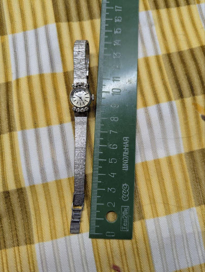 Vintage Pre-Owned Seiko Ladies Mechanical Watch 21 Jewels Silver Tone Dress Wristwatch Working Japan 10-0900 Petite Bracelet Watch Vintage Jewelry