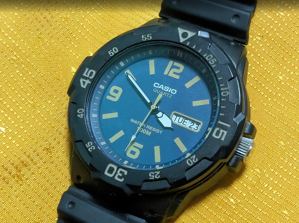 Vintage Pre-Owned Casio MRW-200H Blue Dial Diver Style Watch Rotating Bezel Early No Letter After H Version.New battery