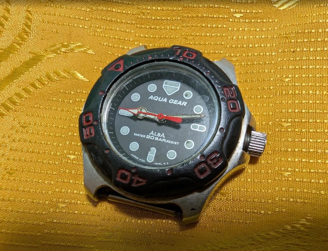 Rare Vintage Pre-Owned ALBA “Aqua Gear” V701-6050 – Diver Style 20BAR . Rotating Bezel.Case 33mm.New battery