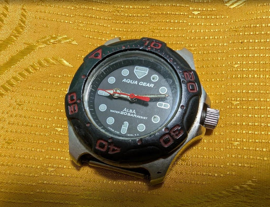 Rare Vintage Pre-Owned ALBA “Aqua Gear” V701-6050 – Diver Style 20BAR . Rotating Bezel.Case 33mm.New battery