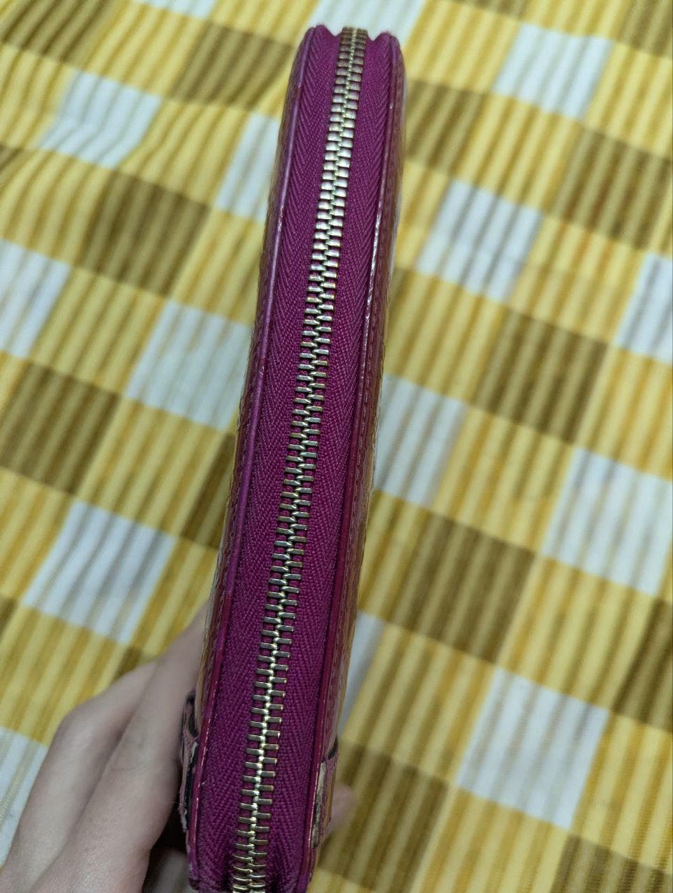 Vintage Pre-Owned Rare Gucci Nice Microguccissima Fuchsia Patent Leather Zip Around Continental Wallet Gold Stirrup