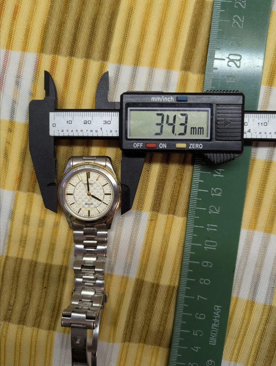 Vintage Pre-Owned Rare Seiko Dolce 8J41-0AF1 HAQ Quartz Watch White Textured Dial Stainless Steel Bracelet Japan