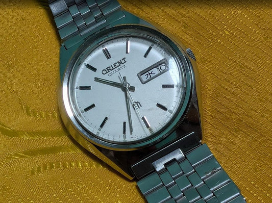 Orient Quartz 529127-70 Vintage Pre-Owned Japan Watch For Repair Parts 37mm Original Bracelet Day Date Silver Dial Collectible
